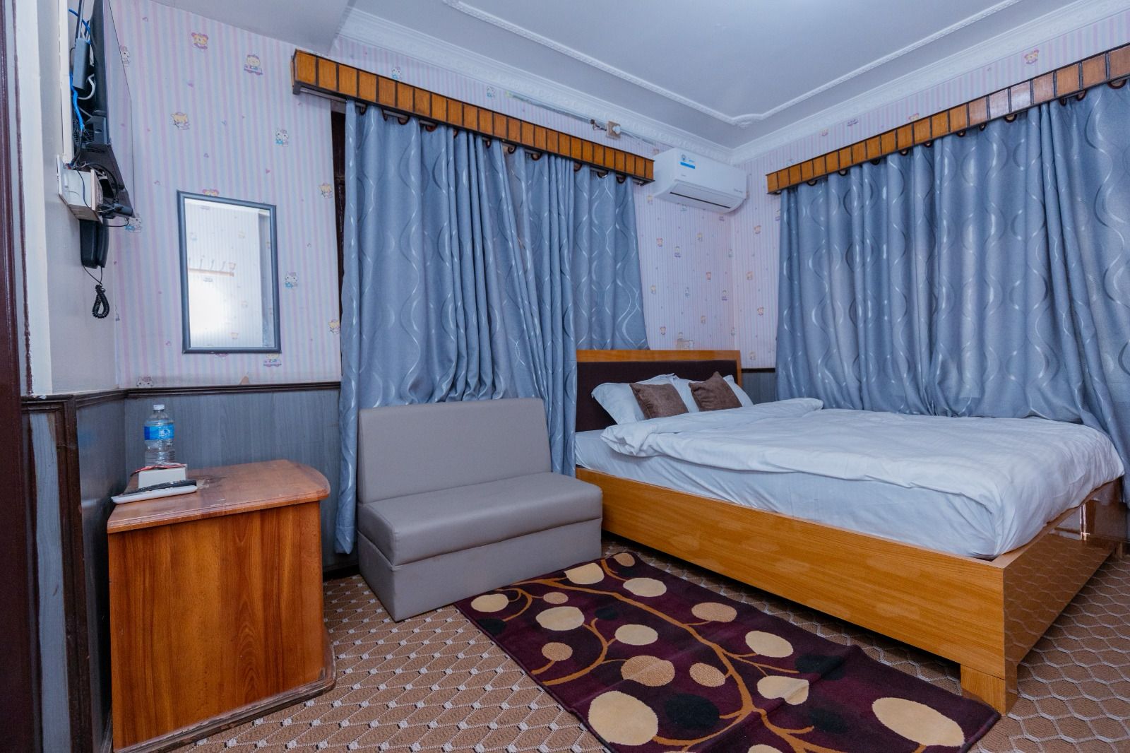 Deluxe AC single room interior at Hotel White Dreams